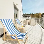Apartmán Pine Point With Terrace, Shared Pool, Tennis Court