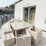 Apartmán Pine Point With Terrace, Shared Pool, Tennis Court