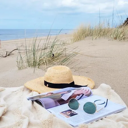 Pine Point With Terrace, Shared Pool, Tennis Court Lejlighed