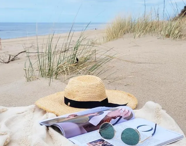 Pine Point With Terrace, Shared Pool, Tennis Court Apartman